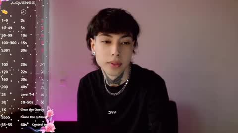 _alexblunt_ online show from December 21, 6:02 pm