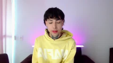 _alexblunt_ online show from December 23, 4:39 pm