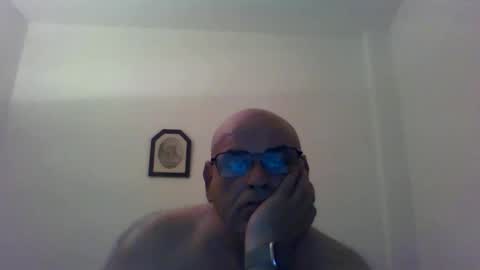 REY online show from May 12, 6:38 pm