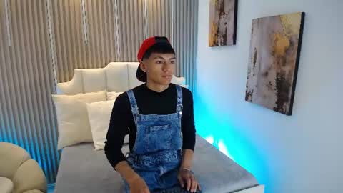 adrianstark_ online show from June 20, 1:05 pm