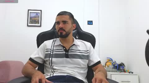 alejandroo_7 online show from June 11, 1:27 am