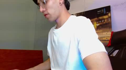 alexgiraldo__ online show from July 5, 3:43 am