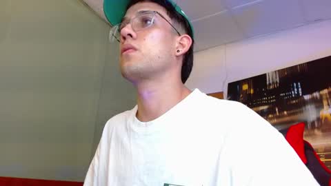 alexgiraldo__ online show from June 20, 1:10 am