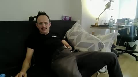 alexmaddox online show from May 3, 10:01 pm