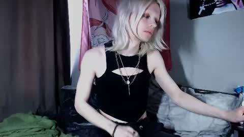Alien Bella online show from July 22, 1:47 pm