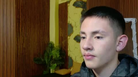 andres_tay online show from May 17, 2:52 am
