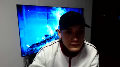 andreshot2026 online show from August 3, 11:33 pm