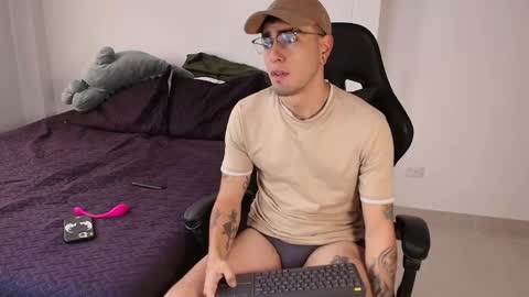 Andres online show from March 7, 1:18 pm
