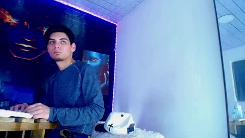 angeldavid_889279 online show from August 5, 10:59 pm