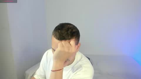 axel__fierro online show from May 17, 7:54 pm