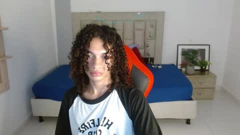 Axel online show from December 18, 11:45 pm