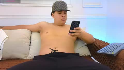 bennett_alejoo online show from June 4, 6:36 pm