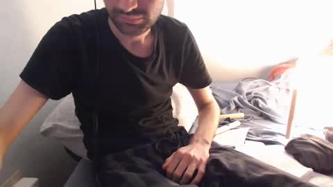 berceuse111 online show from April 8, 11:31 am