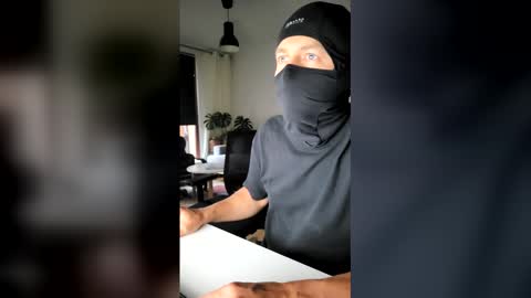 bigdickliker86 online show from May 31, 6:09 pm