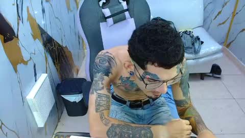 boy_tatto77 online show from June 1, 12:27 pm