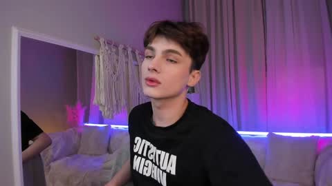 Call me Leo online show from December 7, 12:13 pm