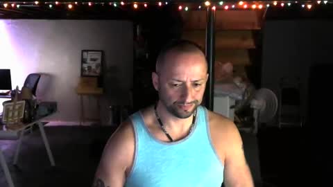 Carl online show from December 14, 8:23 am
