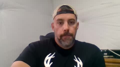 Just me online show from April 28, 3:28 pm