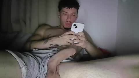 cruzxx69 online show from May 7, 4:01 am