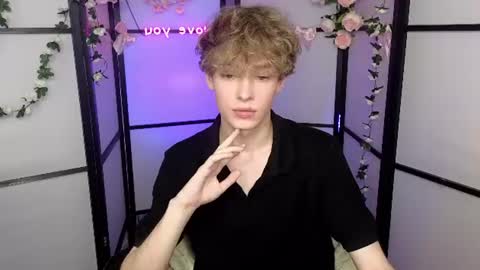 curly_twinkboy online show from July 18, 8:47 pm