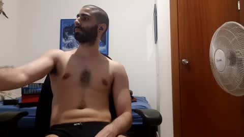 cuteguy52 online show from June 27, 8:36 pm