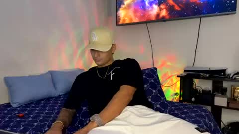 damian23__ online show from June 27, 2:44 pm