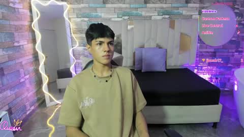 damian_tay online show from May 7, 12:38 pm