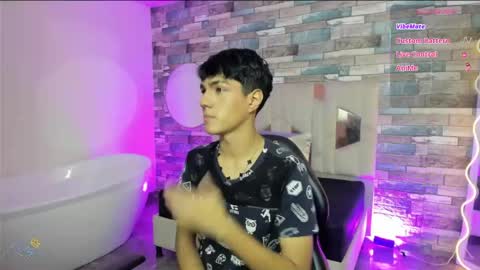 damian_tay online show from May 14, 11:41 am
