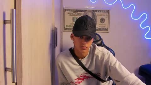 dante_martinez1 online show from April 24, 9:39 pm
