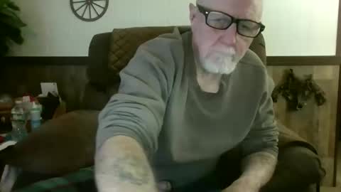 dave571960 online show from May 30, 10:37 am