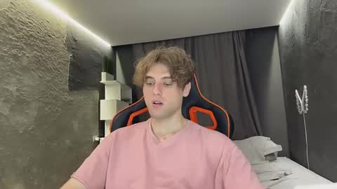 devilnut1 online show from June 1, 7:52 am