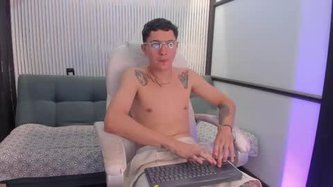 diamondss_1 online show from May 14, 12:19 am