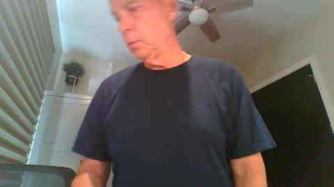 dinger524678 online show from May 12, 9:01 pm