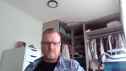 dirkkie1975 online show from May 15, 9:39 am