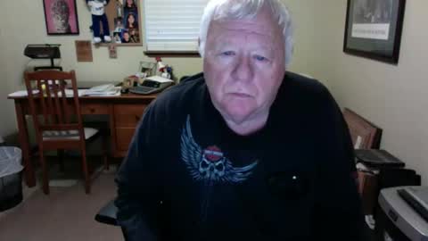 dirtrider195080438 online show from May 22, 3:44 am