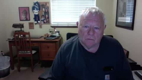 dirtrider195080438 online show from April 22, 10:03 pm