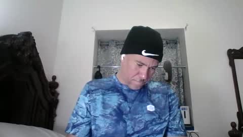 luis online show from May 16, 11:58 pm