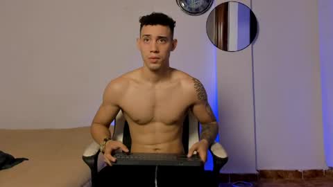 dominyck_ online show from May 17, 12:52 am