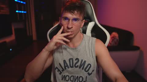 Dorian Reyes online show from July 7, 9:51 pm