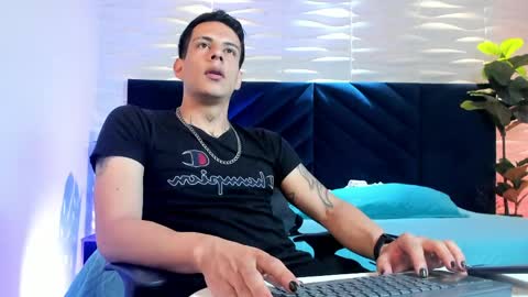 Dustin Sonne online show from May 27, 3:36 am