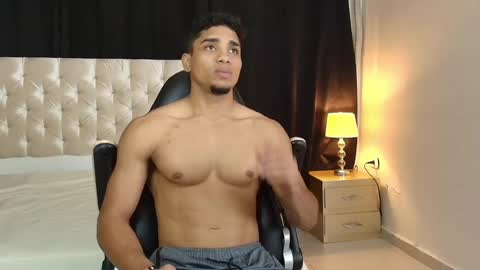 DUSTYN MICHELLE online show from April 16, 11:29 pm