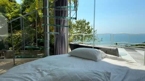 dymonted online show from April 24, 2:47 am