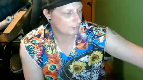 edwardaims_2please online show from July 2, 3:23 am