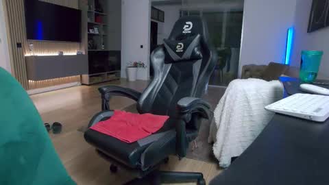 Erik online show from March 29, 10:43 pm