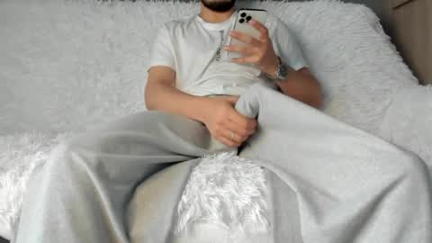 famharts online show from April 21, 10:43 am