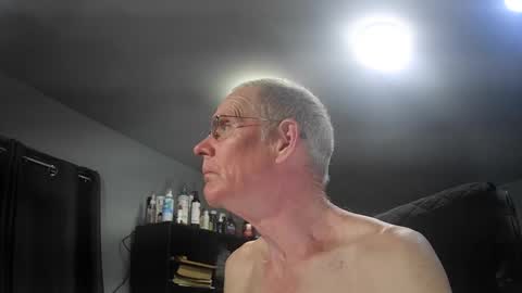 fantasyresort online show from April 2, 3:04 am