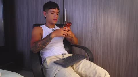 farid_jake_ online show from July 30, 8:19 pm