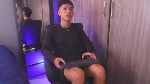 farid_jake_ online show from June 10, 4:07 pm