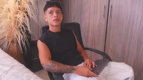 farid_jake_ online show from June 20, 4:23 pm