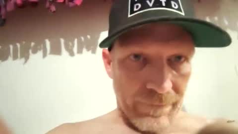 Famous Blue Eyes online show from May 16, 1:58 am
